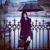 一个人抑郁系伤感女生头像阳光也是会变黑的