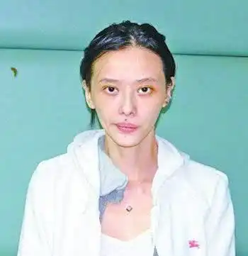 荒唐的萧淑慎与富商暧昧不清,抢男人成瘾,情定小15岁90后司机