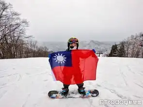 4岁雪男孩日本单板滑雪下错线翻滚2圈秒站萌帅身影迷倒网友