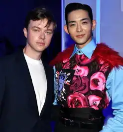 国际时装大秀群星两两合影组照,时尚圈新面孔tigerqian与超模同框酷范儿足