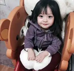 日韩混血小萝莉李在恩成新网红大眼萌翻亚