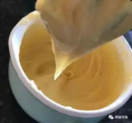 少女心草莓酥皮泡芙,酥脆的表皮香浓的奶油十分美味