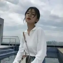 女生头像也许只为了拥抱未来的你迫切的想要抛开那些过去