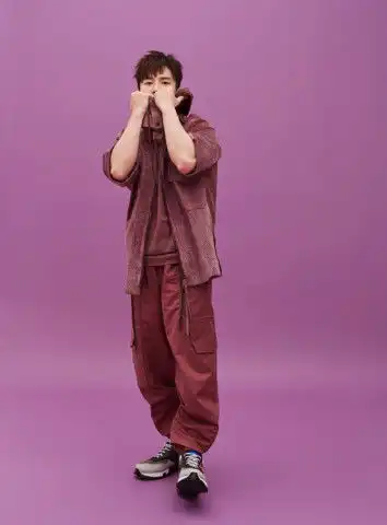 王冠逸曝色彩写真大片变身一周男友魅力满分
