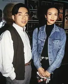 娱乐圈大姐大,包养小鲜肉十六年,因整容面目狰狞