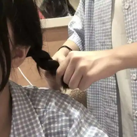 不露脸半身控情侣头像,过上想要的生活