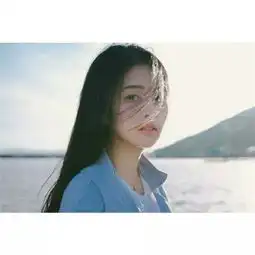 女生头像2018韩系最新版上下白边不想历遍山河也要觉得人间值得