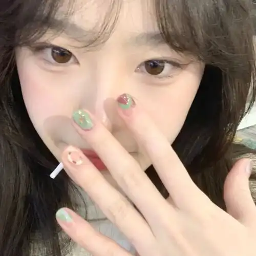 crybear女头你的身影逆着光出现