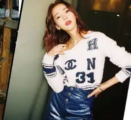 韩国博主气场堪比超模,成亚洲女孩的穿衣典范,不靠颜值靠衣品