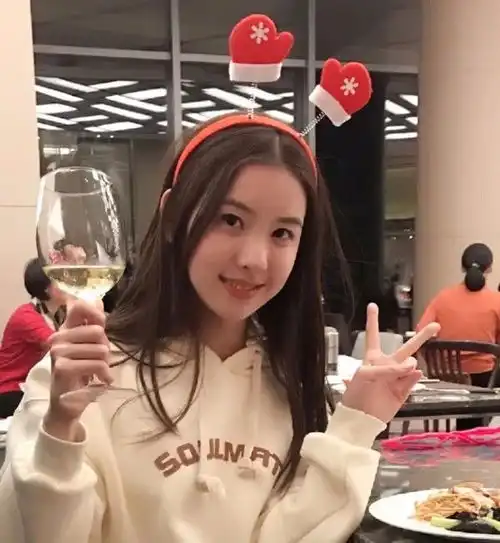女神校花的未来是怎样的嫁入豪门or进娱乐圈,看看章泽天陈都灵