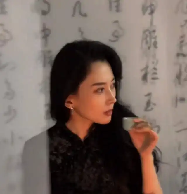 汪峰恋情曝光,小19岁女友竟是网红森林北,新疆旅游协会副秘书长