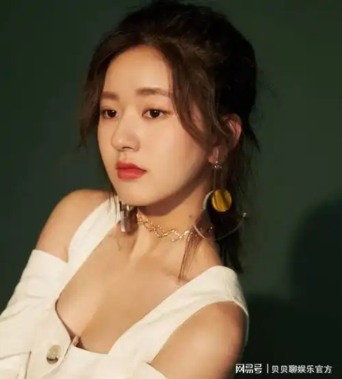 22岁赵露思,甜美性感鬼马精灵,真是太招人喜欢了