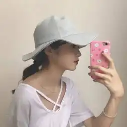 时尚手机控可爱萌女生头像2018精选一件件事看透的都是人心