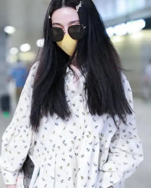 38岁范冰冰变化真大,一改范爷风格,穿199元裤裙似邻家女孩