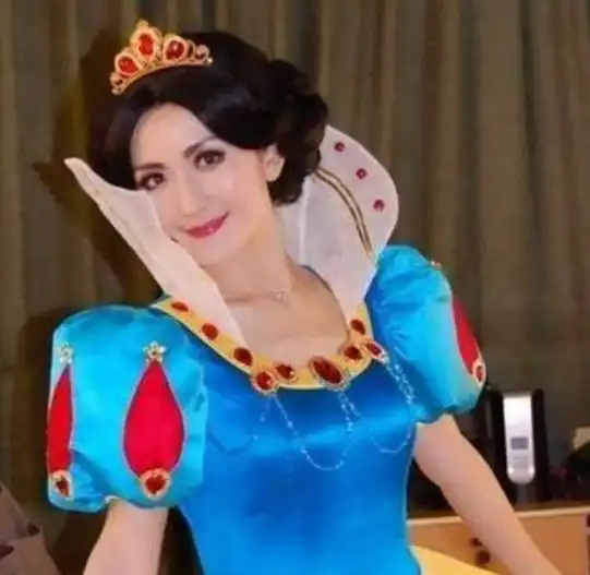 女星玩cosplay,徐娇传神,热巴太丑,而她简直就是神还原