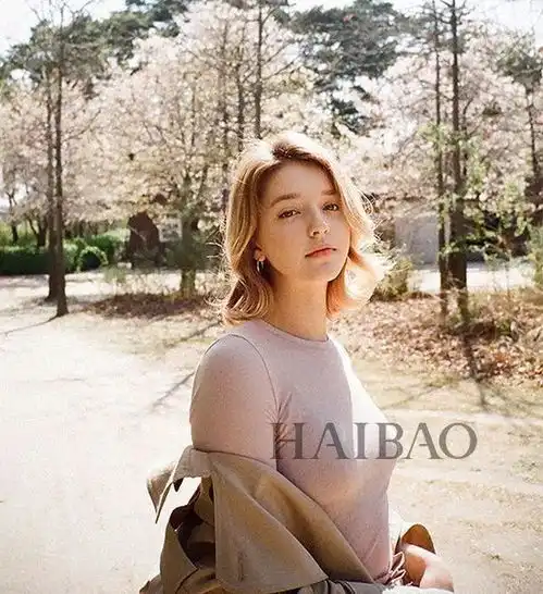 22岁俄罗斯网红女孩征服韩国宅男照片比明星还美