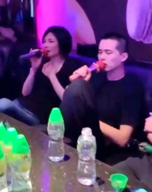 锋菲分手传言再起,谢霆锋独自滑雪,王菲带李嫣与绯闻男友聚会