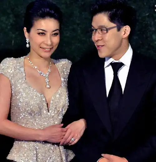 郭晶晶回娘家,才知霍启刚为什么这么宠她,难怪不要富豪女