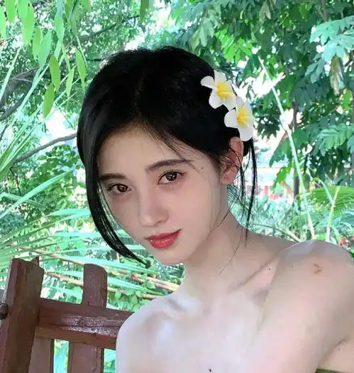 邓歆玥后,又一位和女艺人复制鞠婧祎,从长相到神态都似亲姐妹