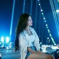 夜景头像女生图片唯美夜幕下的女生头像
