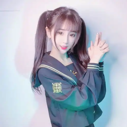 杨清柠穿山寨jk制服,被指出后回怼10个字,网友知道错了吗