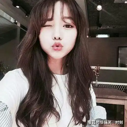 搞笑gif姑娘,你这体重滑下去,估计别的人都不能玩