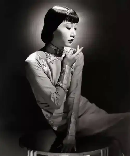 这个毁坏自己民族的中国女人,与华盛顿头像一起被印在美币上