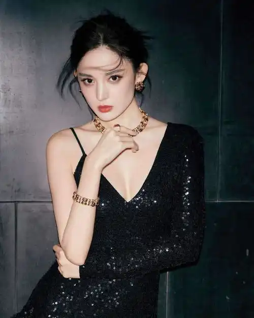 学古力娜扎这么穿,精致时尚又有仙气,你也是漂亮温柔的小仙女