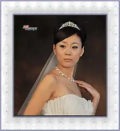 婚纱美女来喝威海论坛满月酒祝威海论坛越办越红火