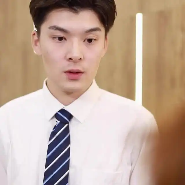 一个女孩,等不起一个成熟的男孩子,那是要付出一个青春的代价
