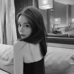 黑白女头时尚并驾齐驱