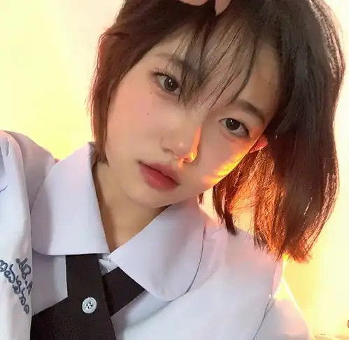 真人女生头像星河依然滚烫,我寻找到了我的太阳