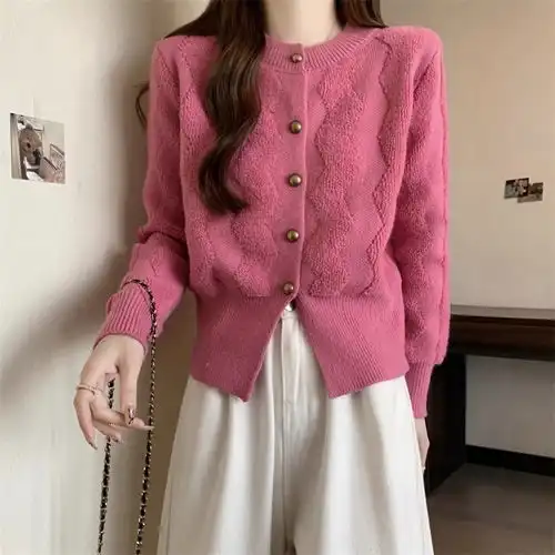 今年流行的漂亮毛衣女秋冬季新款高级感气质显瘦上衣别致针织开衫