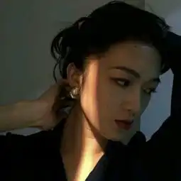 女生侧脸霸气头像唯美漂亮真人女生头像霸气图片