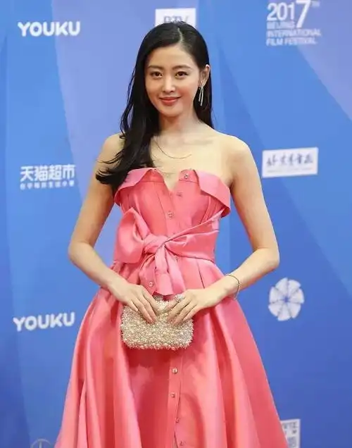 刘亦菲又双叒叕胖10斤,张天爱却老10岁都不及达康书记萌萌哒
