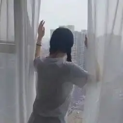 我们背对背拥抱,滥用战火在咆哮