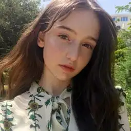2018qq头像女生欧美范青春活力万家灯火不及你眼底盈盈月色