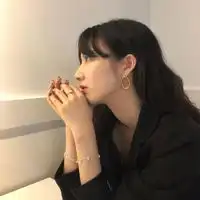优雅的头像女长发简直散发着更多的温柔气息
