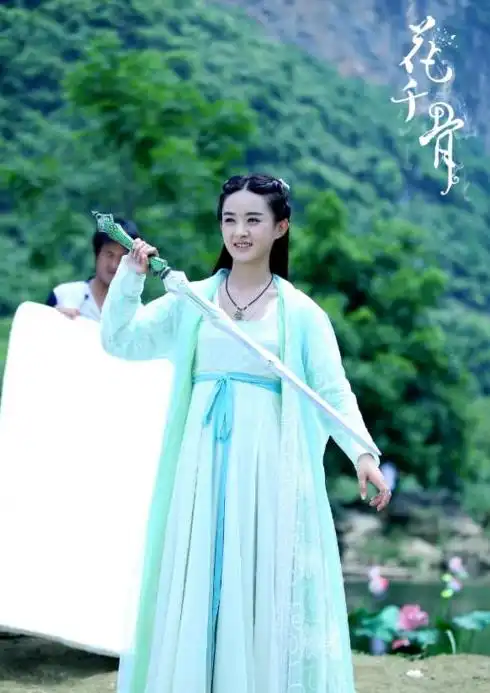 女星仙子造型唐嫣杨幂还好,看到最后这位,才懂什么叫亚洲女神