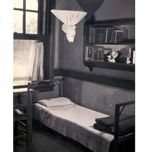 1949年,金陵大学女生宿舍的照片,生活条件不错那时冷热水都有