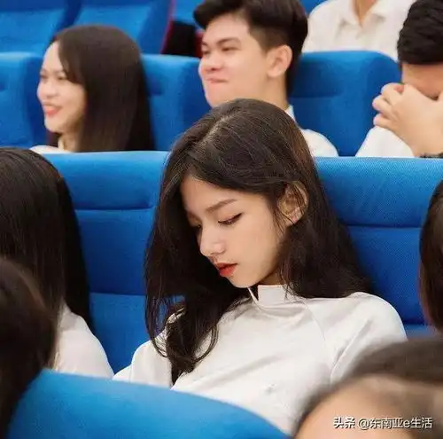 越南女大学生校花,甜美气质征服网友