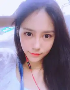 20岁美女留学生私照曝光网友称清新可爱