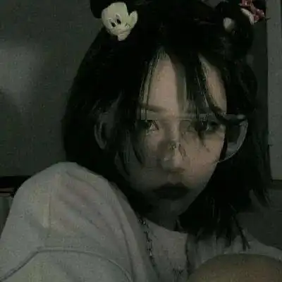 女生头像栀璃鸢挽