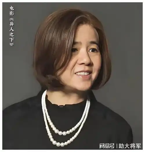 金龟子近照曝光和孙子上演隔辈亲,发型再遭吐槽,女儿霸气回应