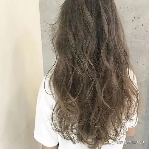 长卷发的不同造型,每一款都很优雅