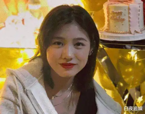 章子怡为继女过生日,16岁小苹果打扮成熟,丑小鸭逆袭成美少女