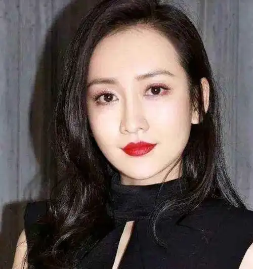 王鸥为妹妹花钱谢谢都没有,妈妈全程冷漠,原生家庭很重要