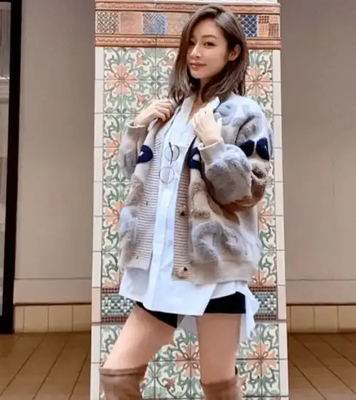 日韩混血女生大秀火辣身材精致穿搭,ins圈粉15万竟是三个孩子的妈妈