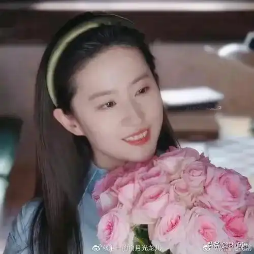ai版和真人版刘亦菲捧花图像对比