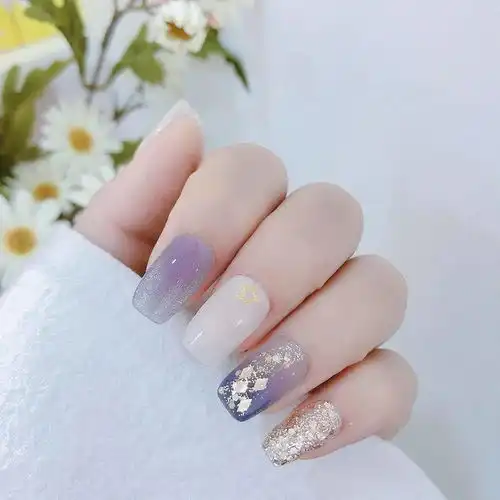简约不花哨的ins风美甲,很高级